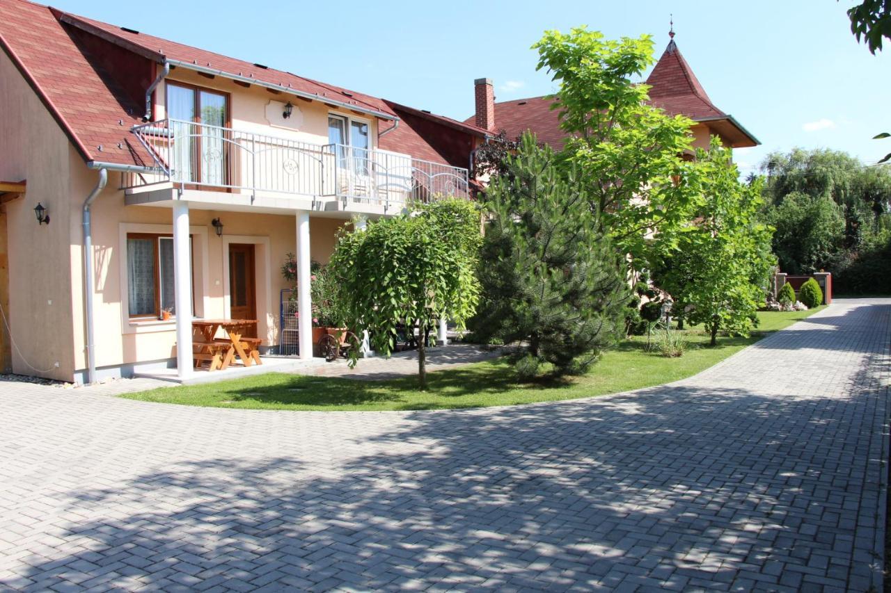 Villa Monika 凯斯特海伊 外观 照片